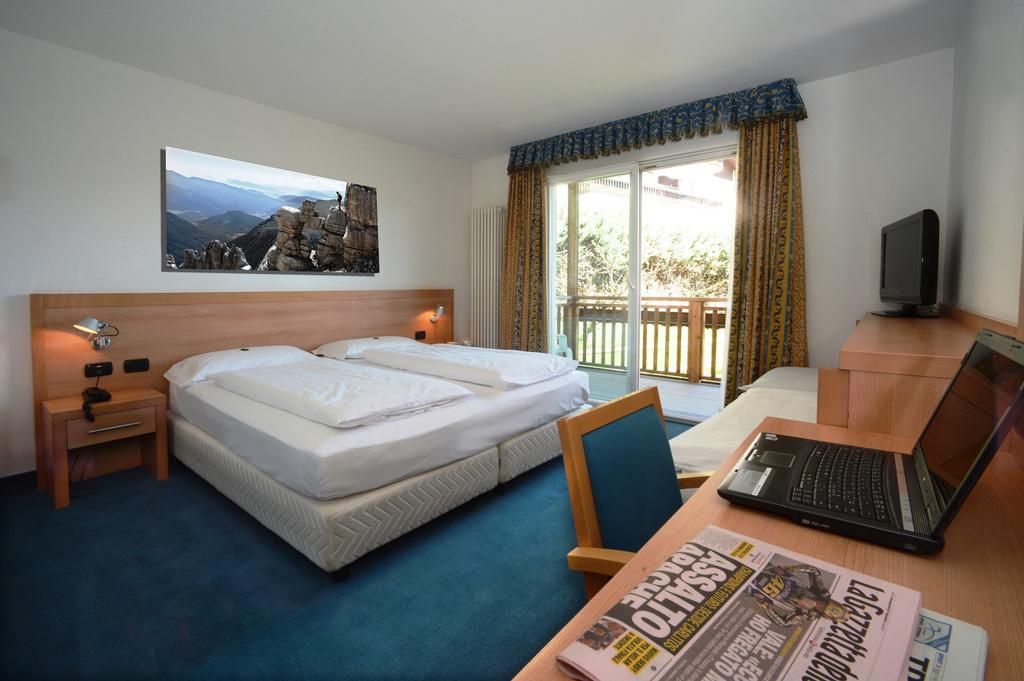 Hotel Los Andes Castello-Molina di Fiemme Rum bild